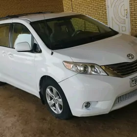 Toyota Sienna 2013