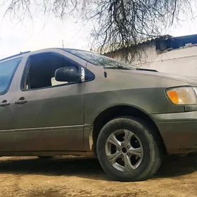 Toyota Sienna 1999