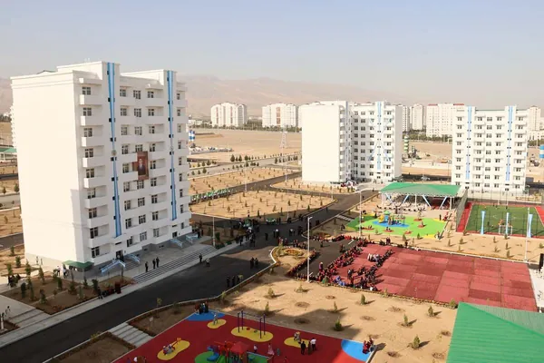 «Parahat — 7» ýaşaýyş toplumynda täze ýaşaýyş jaýlary we seýilgäh açyldy