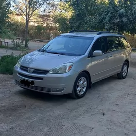 Toyota Sienna 2004