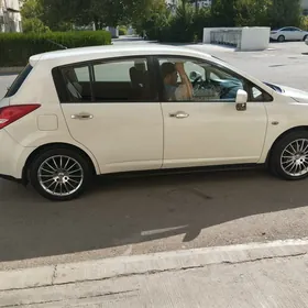 Nissan Tiida 2008