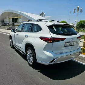 Toyota Highlander 2021