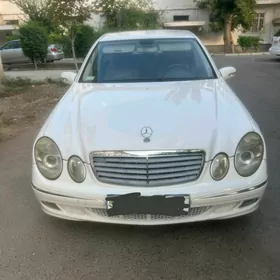 Mercedes-Benz E350 2005