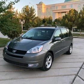 Toyota Sienna 2004