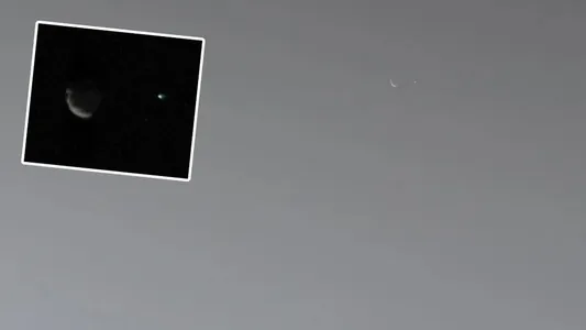 Марсоход Curiosity отправил с Красной планеты уникальный снимок Земли и Фобоса