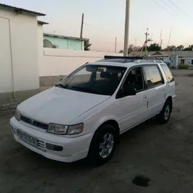 Mitsubishi Chariot 1991