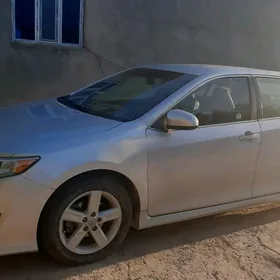 Toyota Camry 2013