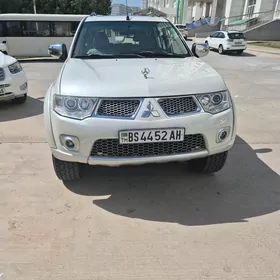 Mitsubishi Pajero 2012