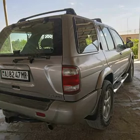 Nissan Pathfinder 2000