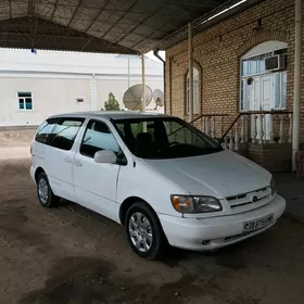 Toyota Sienna 2000