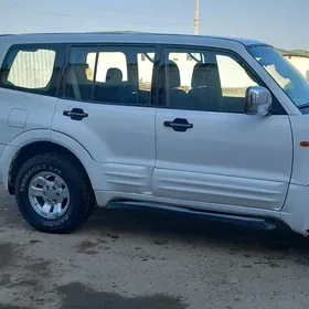 Mitsubishi Pajero 2001