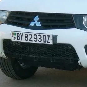 Mitsubishi L200 2010