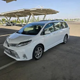 Toyota Sienna 2019