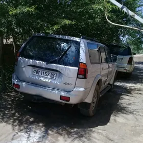 Mitsubishi Montero 2002