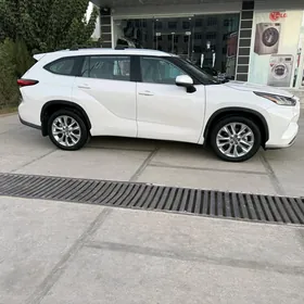 Toyota Highlander 2021