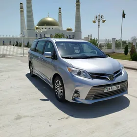 Toyota Sienna 2020