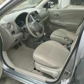 Nissan Versa 2012