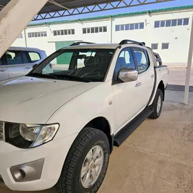 Mitsubishi L200 2011