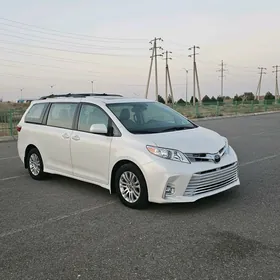 Toyota Sienna 2020