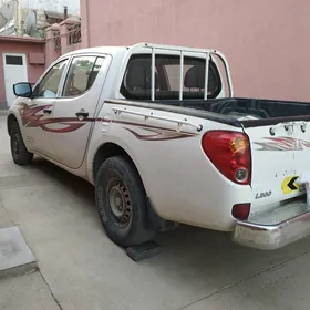 Mitsubishi L200 2010