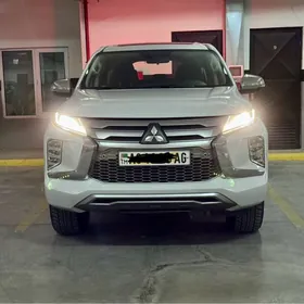 Mitsubishi Pajero 2020