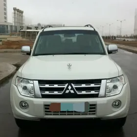 Mitsubishi Pajero 2013