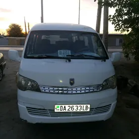 Toyota Hiace 2010