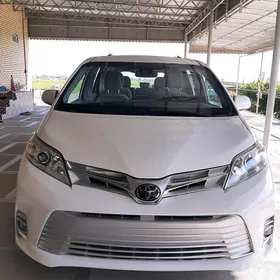 Toyota Sienna 2019