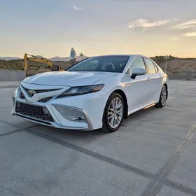 Toyota Camry 2021