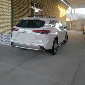 Toyota Highlander 2021