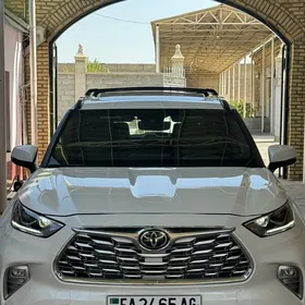 Toyota Highlander 2021