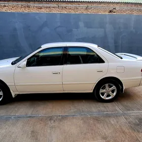 Toyota Camry 2001