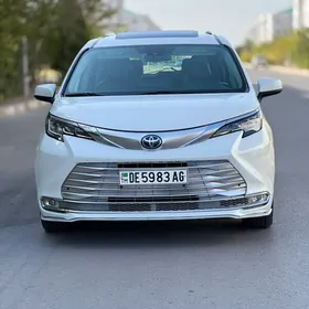 Toyota Sienna 2021