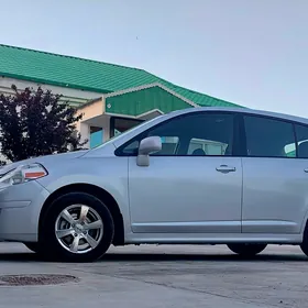 Nissan Versa 2011