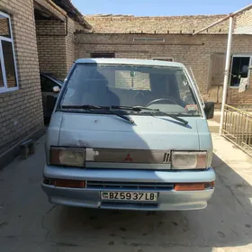 Mitsubishi L300 1993