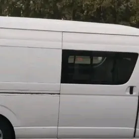 Toyota Hiace 2009