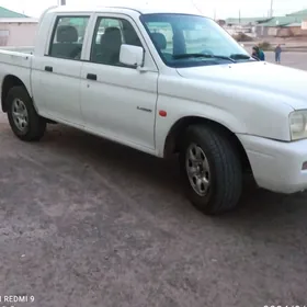 Mitsubishi L200 2005