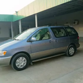 Toyota Sienna 2002