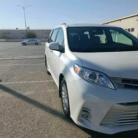 Toyota Sienna 2019