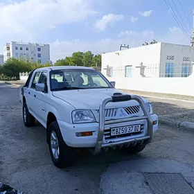 Mitsubishi L200 2005