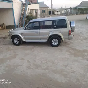 Mitsubishi Pajero 1993