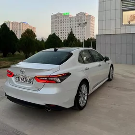 Toyota Camry 2021