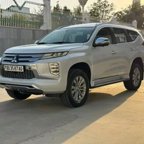 Mitsubishi Pajero 2020