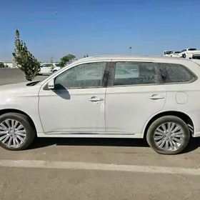 Mitsubishi Outlander 2022