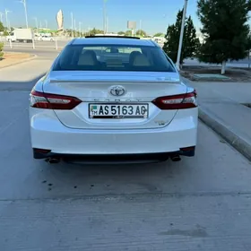 Toyota Camry 2019