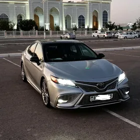 Toyota Camry 2019