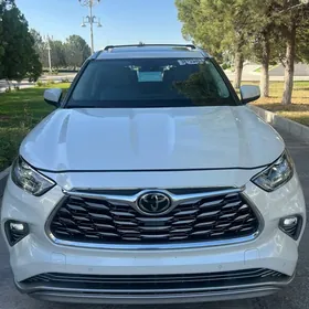 Toyota Highlander 2021