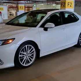 Toyota Camry 2021