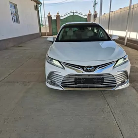 Toyota Camry 2021