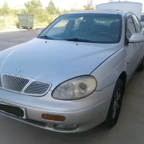 Daewoo Leganza 1998